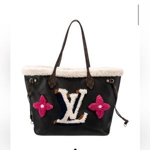 Louis Vuitton
Shearling Monogram Teddy Neverfull MM